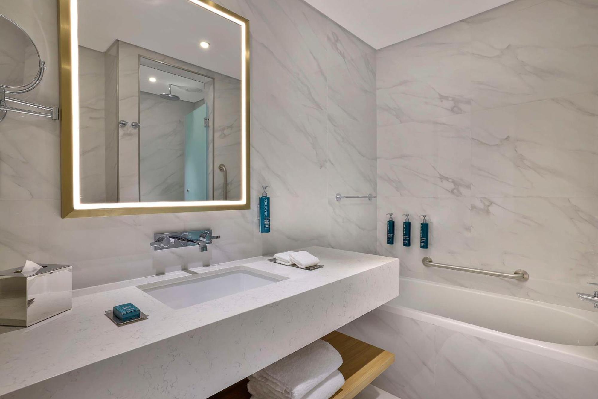 Hilton Garden Inn Dubai Business Bay Exterior foto